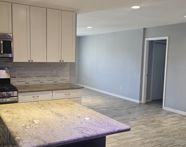 7426 E Holly Street - Photo Thumbnail 8