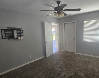 7426 E Holly Street - Photo Thumbnail 12