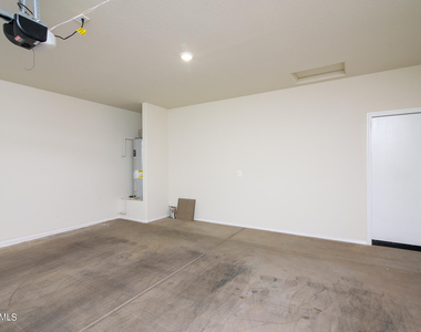 35445 W San Alvarez Avenue - Photo Thumbnail 24