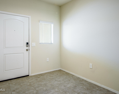 35445 W San Alvarez Avenue - Photo Thumbnail 10