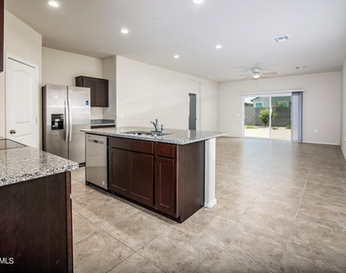 35445 W San Alvarez Avenue - Photo Thumbnail 8