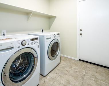 35445 W San Alvarez Avenue - Photo Thumbnail 18