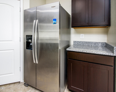 35445 W San Alvarez Avenue - Photo Thumbnail 6