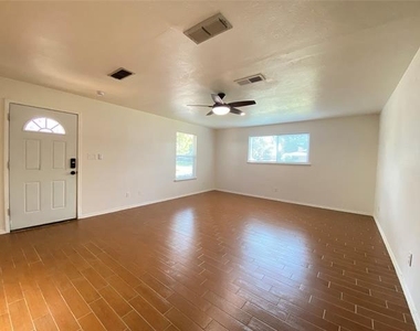 2711 Olympia Drive - Photo Thumbnail 6