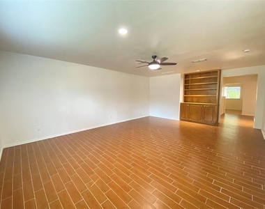 2711 Olympia Drive - Photo Thumbnail 4
