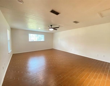 2711 Olympia Drive - Photo Thumbnail 3