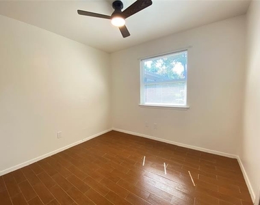 2711 Olympia Drive - Photo Thumbnail 14