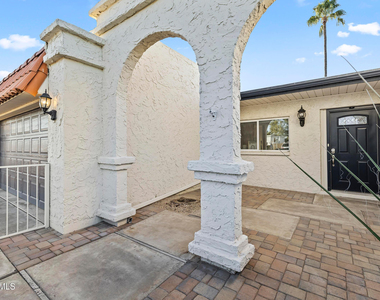 5245 E Acoma Drive - Photo Thumbnail 4