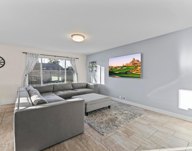 5245 E Acoma Drive - Photo Thumbnail 7