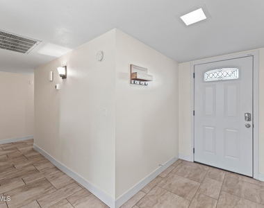 5245 E Acoma Drive - Photo Thumbnail 6