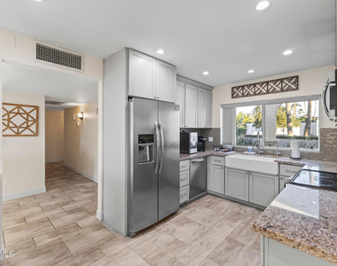5245 E Acoma Drive - Photo Thumbnail 9