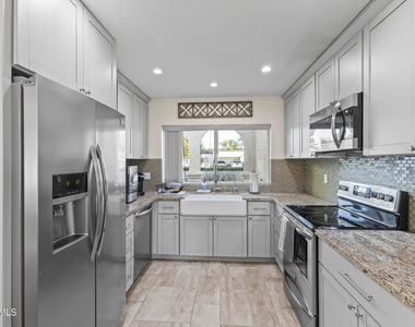 5245 E Acoma Drive - Photo Thumbnail 10