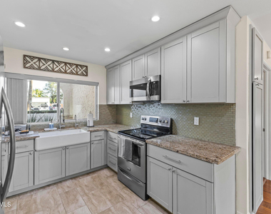 5245 E Acoma Drive - Photo Thumbnail 11