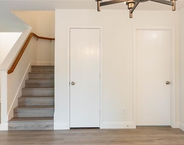 2304 Glenhaven Drive - Photo Thumbnail 13