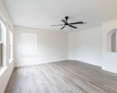 2304 Glenhaven Drive - Photo Thumbnail 7