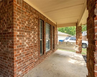 2304 Glenhaven Drive - Photo Thumbnail 2