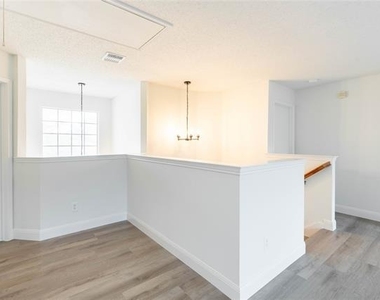 2304 Glenhaven Drive - Photo Thumbnail 16
