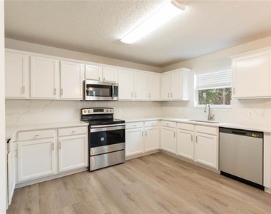 2304 Glenhaven Drive - Photo Thumbnail 11