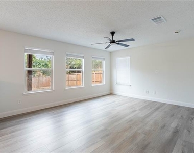 2304 Glenhaven Drive - Photo Thumbnail 6