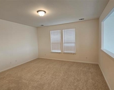 1215 Stagecoach Trail - Photo Thumbnail 15