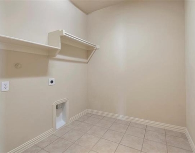 8008 Choctaw Lane - Photo Thumbnail 7