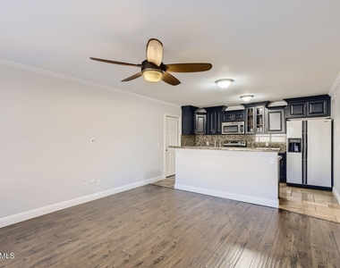 8834 W Willowbrook Drive - Photo Thumbnail 3