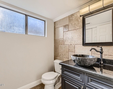 8834 W Willowbrook Drive - Photo Thumbnail 6