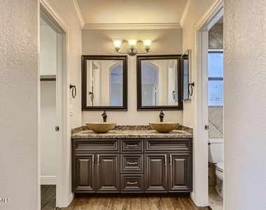 8834 W Willowbrook Drive - Photo Thumbnail 7