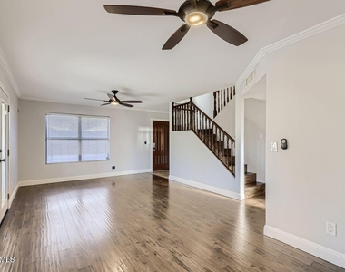 8834 W Willowbrook Drive - Photo Thumbnail 2