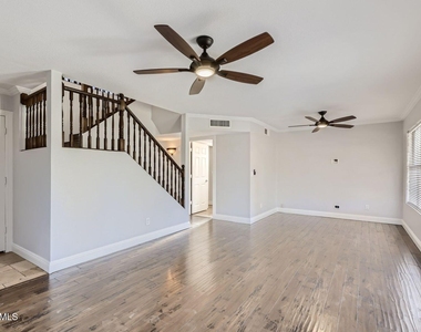 8834 W Willowbrook Drive - Photo Thumbnail 1