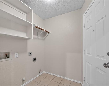 3960 Bexhill Drive - Photo Thumbnail 20