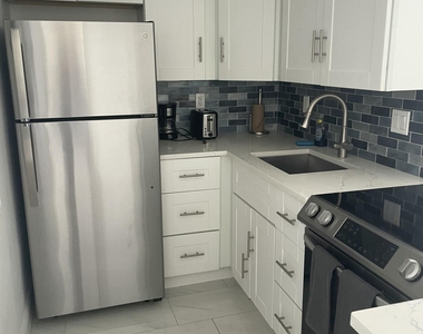 1731 Se 15th Street - Photo Thumbnail 5