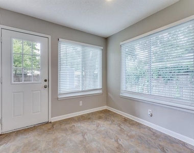 512 Bluebonnet Drive - Photo Thumbnail 9