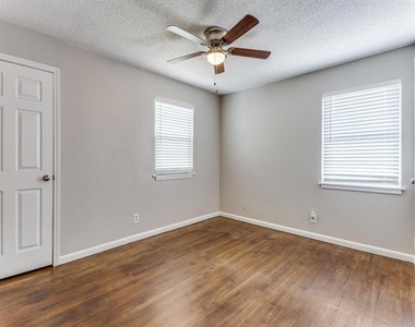 512 Bluebonnet Drive - Photo Thumbnail 7