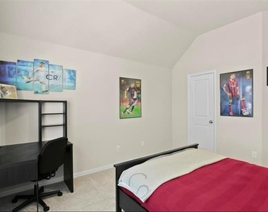 5665 Lightfoot Lane - Photo Thumbnail 32