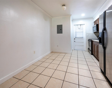 6170 Sw 43rd Street - Photo Thumbnail 2