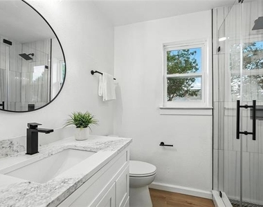 4303 Blackheath Road - Photo Thumbnail 31
