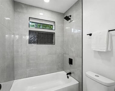 4303 Blackheath Road - Photo Thumbnail 27