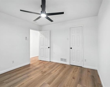 4303 Blackheath Road - Photo Thumbnail 30