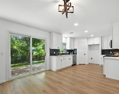 6218 Everglade Road - Photo Thumbnail 13