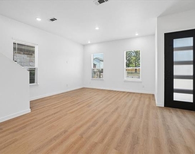 8924 Dunlap Street - Photo Thumbnail 6