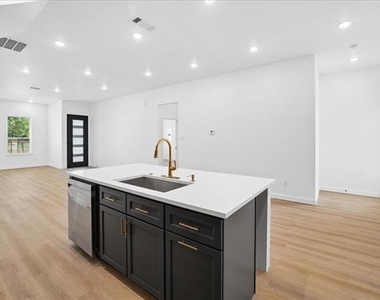 8924 Dunlap Street - Photo Thumbnail 11
