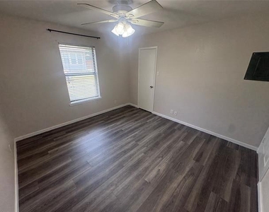 904 N Austin Street - Photo Thumbnail 12