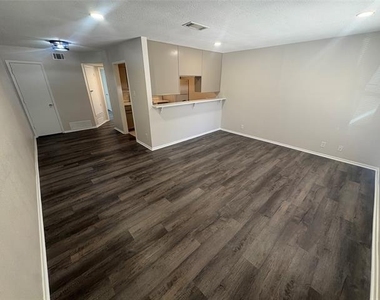 904 N Austin Street - Photo Thumbnail 1