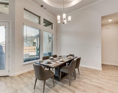 1729 Amarone Lane - Photo Thumbnail 8