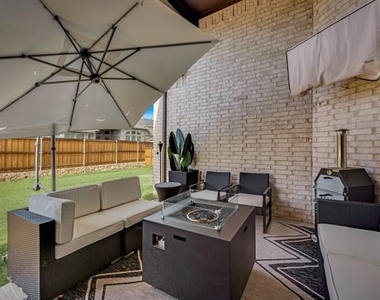1729 Amarone Lane - Photo Thumbnail 33
