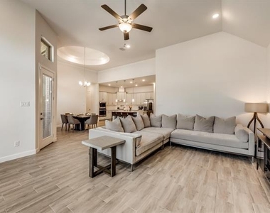 1729 Amarone Lane - Photo Thumbnail 7