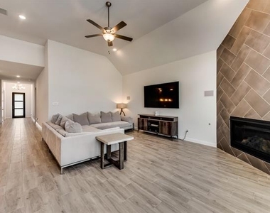 1729 Amarone Lane - Photo Thumbnail 6
