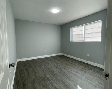 110 Se 7th Street - Photo Thumbnail 4
