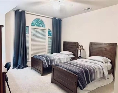 6787 Winston Drive - Photo Thumbnail 12